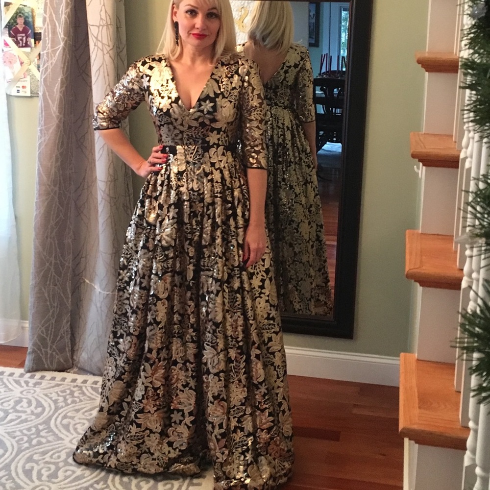 Beautiful custom made evening gown! Perfect for military ball or formal event.